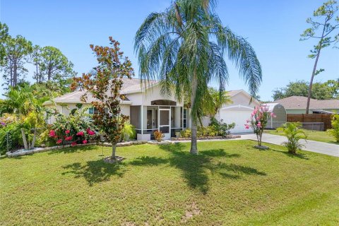 House in Palm Bay, Florida 4 bedrooms, 187.66 sq.m. № 1851037 - photo 3