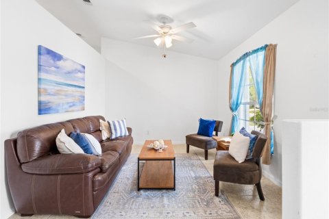 House in Palm Bay, Florida 4 bedrooms, 187.66 sq.m. № 1851037 - photo 5