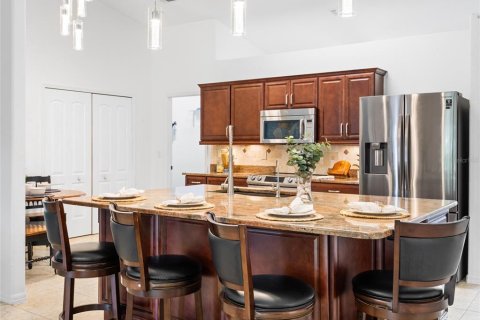 House in Palm Bay, Florida 4 bedrooms, 187.66 sq.m. № 1851037 - photo 8