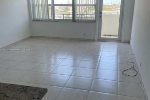 Condo in Hallandale Beach, Florida, 1 bedroom  № 1759204 - photo 7