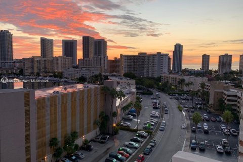 Condo in Hallandale Beach, Florida, 1 bedroom  № 1759204 - photo 5