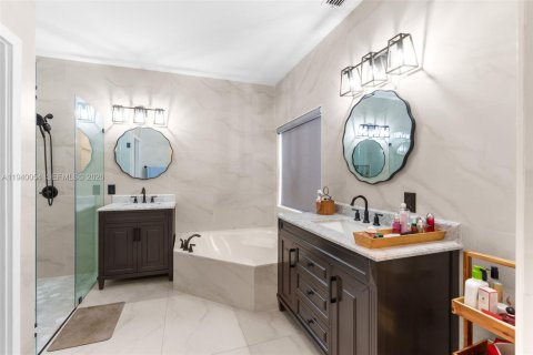 Casa en venta en Coral Springs, Florida, 4 dormitorios, 237.46 m2 № 1997198 - foto 23