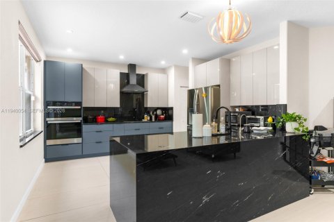 Casa en venta en Coral Springs, Florida, 4 dormitorios, 237.46 m2 № 1997198 - foto 12