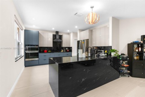 Casa en venta en Coral Springs, Florida, 4 dormitorios, 237.46 m2 № 1997198 - foto 13