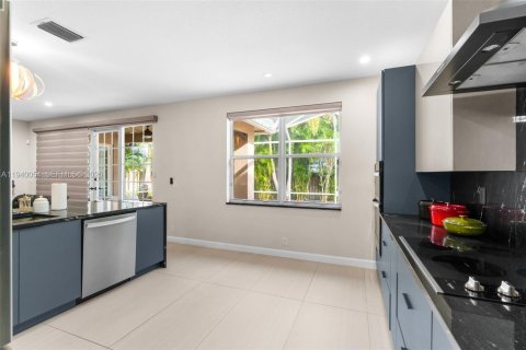 Casa en venta en Coral Springs, Florida, 4 dormitorios, 237.46 m2 № 1997198 - foto 11