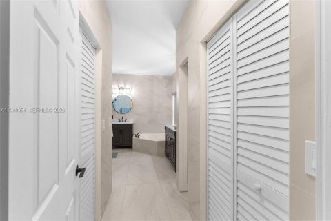 Casa en venta en Coral Springs, Florida, 4 dormitorios, 237.46 m2 № 1997198 - foto 22