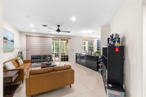Casa en venta en Coral Springs, Florida, 4 dormitorios, 237.46 m2 № 1997198 - foto 17