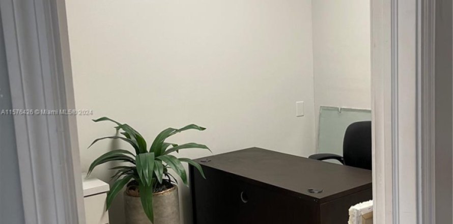 Office in Weston, Florida № 1155897