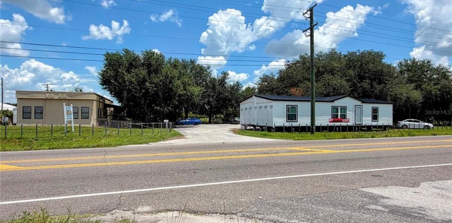 Commercial property in Plant City, Florida 330.36 sq.m. № 2210576