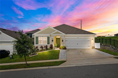 House in Clermont, Florida 3 bedrooms, 153.38 sq.m. № 1884237 - photo 1