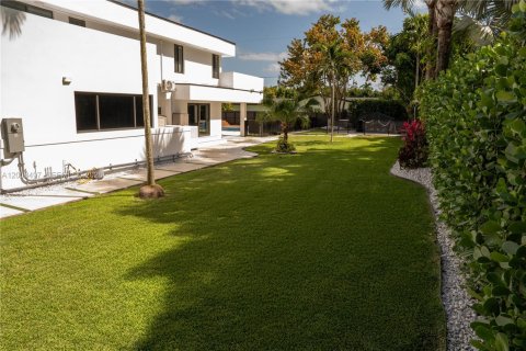 Villa ou maison à vendre à Pinecrest, Floride: 4 chambres, 306.02 m2 № 2073702 - photo 10