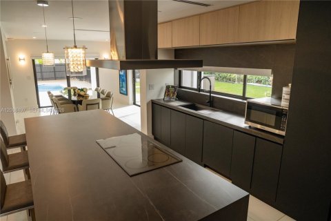 Villa ou maison à vendre à Pinecrest, Floride: 4 chambres, 306.02 m2 № 2073702 - photo 28