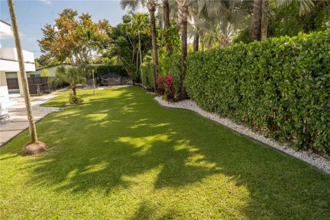 Villa ou maison à vendre à Pinecrest, Floride: 4 chambres, 306.02 m2 № 2073702 - photo 9