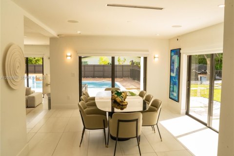 Villa ou maison à vendre à Pinecrest, Floride: 4 chambres, 306.02 m2 № 2073702 - photo 25