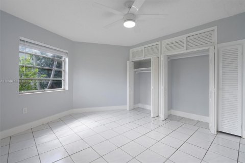 Condo in Miami, Florida, 1 bedroom  № 1952605 - photo 10