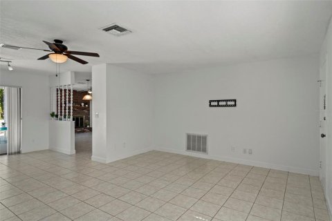 Villa ou maison à vendre à Spring Hill, Floride: 2 chambres, 124.12 m2 № 1905599 - photo 11