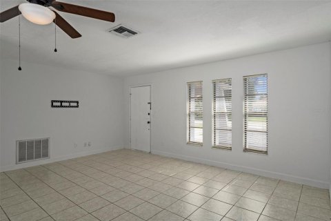 Villa ou maison à vendre à Spring Hill, Floride: 2 chambres, 124.12 m2 № 1905599 - photo 12