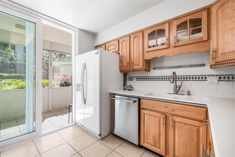 Condo in Saint Petersburg, Florida, 1 bedroom № 2113508 - photo 15