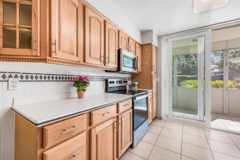 Condo in Saint Petersburg, Florida, 1 bedroom № 2113508 - photo 14