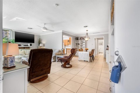 Condo in Saint Petersburg, Florida, 1 bedroom № 2113508 - photo 3