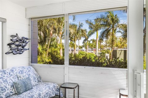 Condo in Saint Petersburg, Florida, 1 bedroom № 2113508 - photo 9