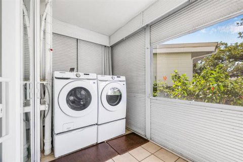 Condo in Saint Petersburg, Florida, 1 bedroom № 2113508 - photo 26