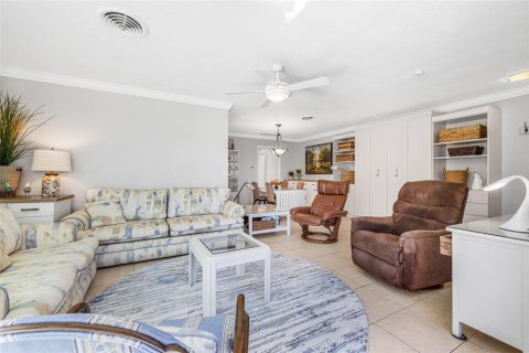 Condo in Saint Petersburg, Florida, 1 bedroom № 2113508 - photo 10