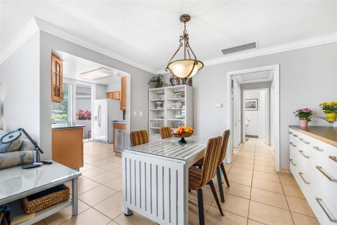Condo in Saint Petersburg, Florida, 1 bedroom № 2113508 - photo 11