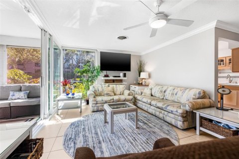 Condo in Saint Petersburg, Florida, 1 bedroom № 2113508 - photo 4