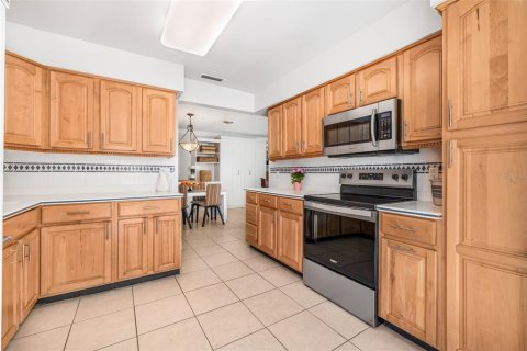Condo in Saint Petersburg, Florida, 1 bedroom № 2113508 - photo 18