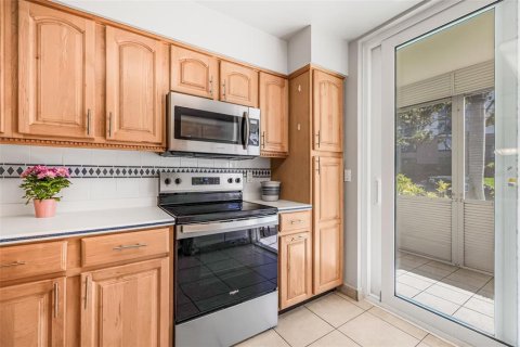Condo in Saint Petersburg, Florida, 1 bedroom № 2113508 - photo 17