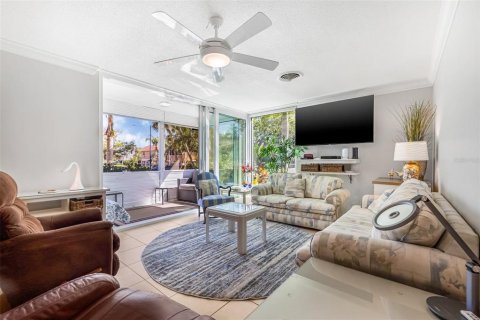 Condo in Saint Petersburg, Florida, 1 bedroom № 2113508 - photo 7