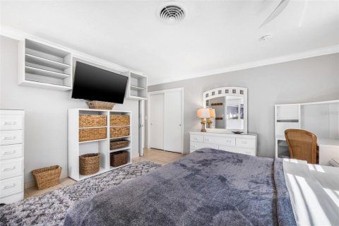 Condo in Saint Petersburg, Florida, 1 bedroom № 2113508 - photo 21