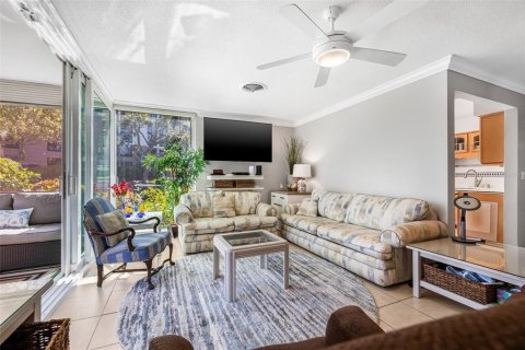 Condo in Saint Petersburg, Florida, 1 bedroom № 2113508 - photo 6