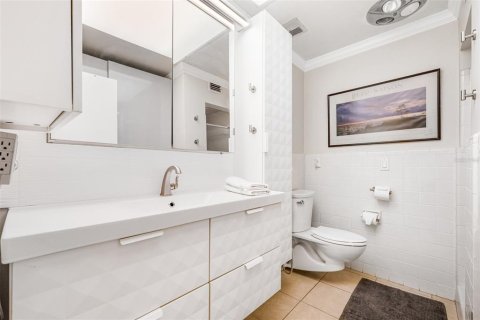 Condo in Saint Petersburg, Florida, 1 bedroom № 2113508 - photo 22