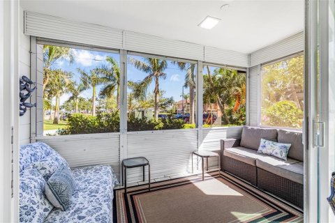Condo in Saint Petersburg, Florida, 1 bedroom № 2113508 - photo 8