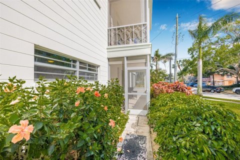 Condo in Saint Petersburg, Florida, 1 bedroom № 2113508 - photo 28