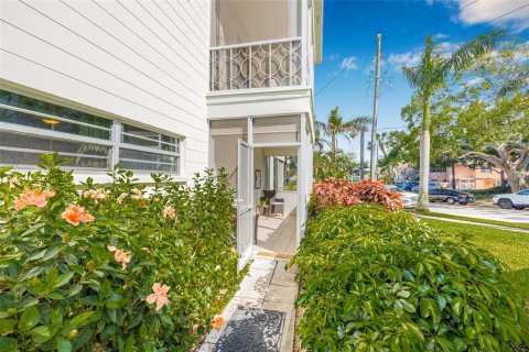 Condo in Saint Petersburg, Florida, 1 bedroom № 2113508 - photo 29