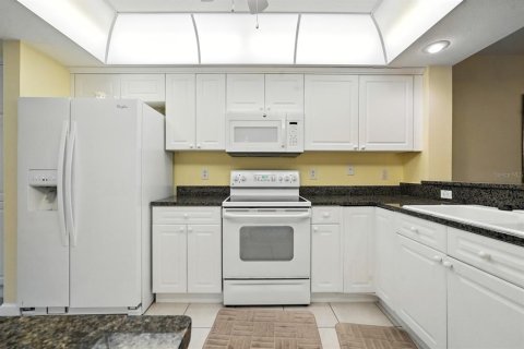 Condo in New Smyrna Beach, Florida, 2 bedrooms  № 1893922 - photo 21