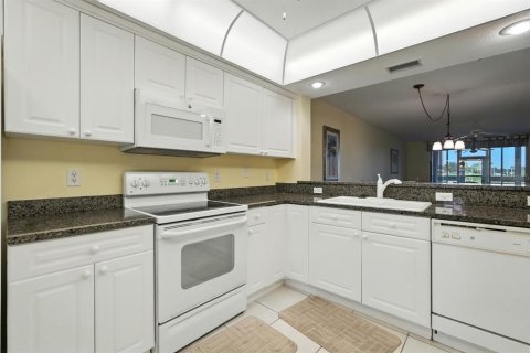 Condo in New Smyrna Beach, Florida, 2 bedrooms  № 1893922 - photo 17