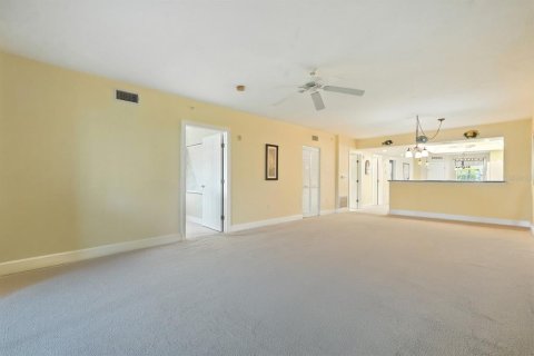 Condo in New Smyrna Beach, Florida, 2 bedrooms  № 1893922 - photo 23