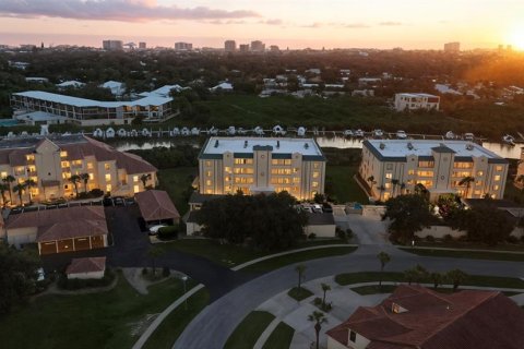 Condo in New Smyrna Beach, Florida, 2 bedrooms  № 1893922 - photo 4