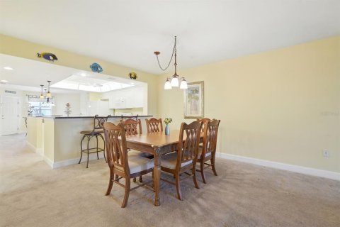 Condo in New Smyrna Beach, Florida, 2 bedrooms  № 1893922 - photo 13