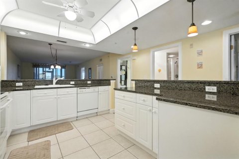 Condo in New Smyrna Beach, Florida, 2 bedrooms  № 1893922 - photo 19