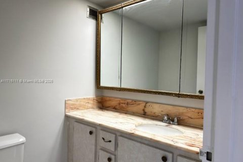 Condo in Miami Beach, Florida, 1 bedroom  № 1938323 - photo 20