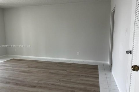 Condo in Miami Beach, Florida, 1 bedroom  № 1938323 - photo 25