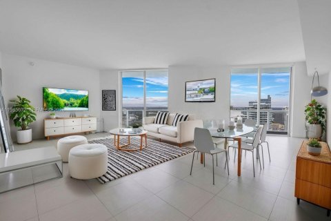 Condo in Miami, Florida, 3 bedrooms  № 2050864 - photo 10