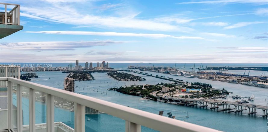 Condo in Miami, Florida, 3 bedrooms  № 2050864