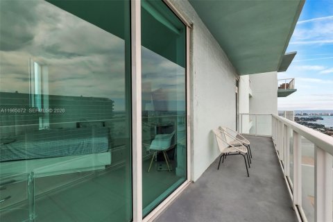 Condo in Miami, Florida, 3 bedrooms  № 2050864 - photo 16
