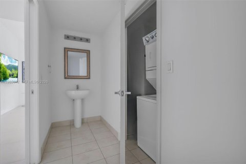 Condo in Miami, Florida, 3 bedrooms  № 2050864 - photo 4